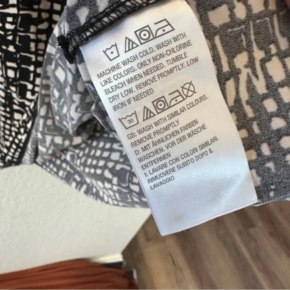 Susan Graver Plus 3X Black White Geometric Print Pleated Blouse Top Career Chic - Picture 6 of 10